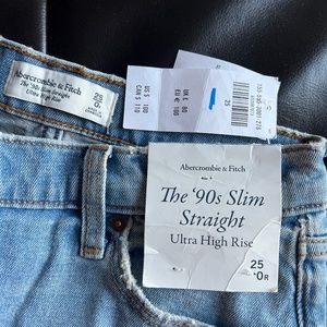 Abercrombie & Fitch “The 90’s slim straight” ultra high rise Size 25/0 regular